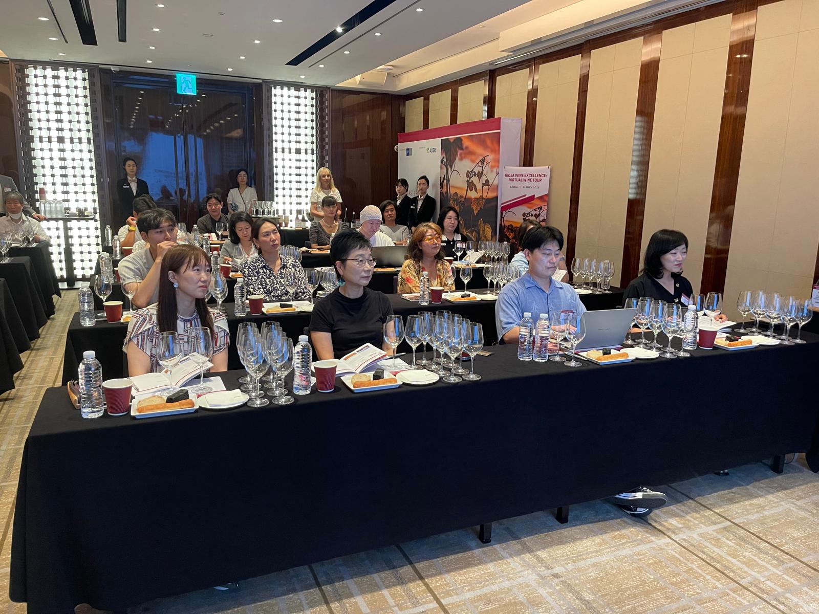El vino de Rioja cautiva a los profesionales del sector en Sel