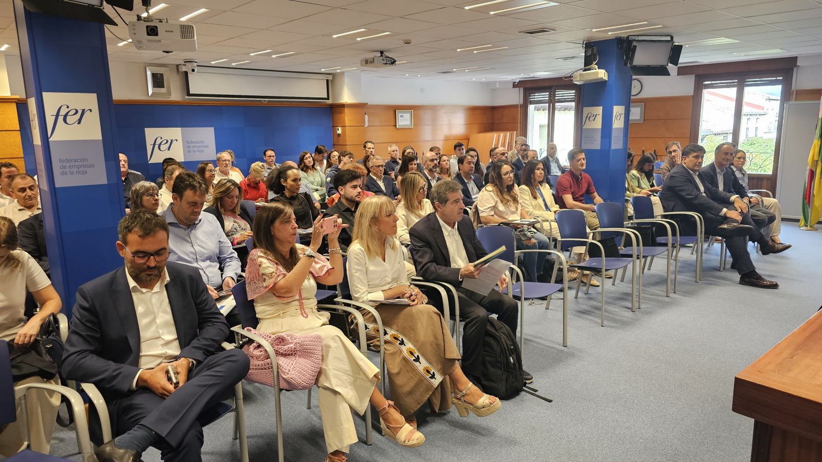 90 empresas participan en una jornada para conocer la situacin geopoltica y los acuerdos comerciales