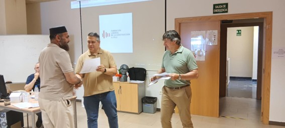 Trabajadores de varias nacionalidades se forman en prevenci�n de riesgos en la alba�iler�a